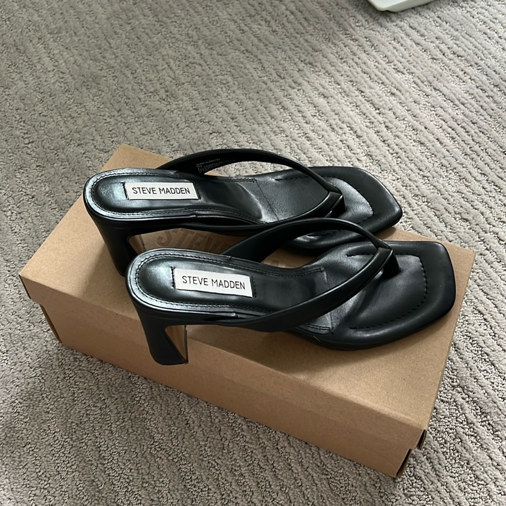Steve Madden Jaam black square toe sandals